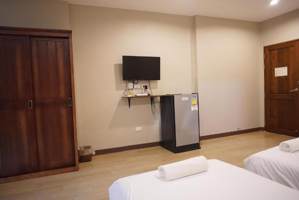Chompu Nakarin Apartment Trang Exterior photo