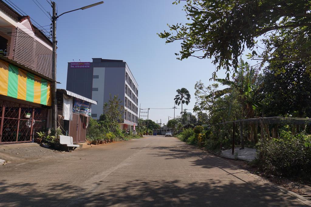 Chompu Nakarin Apartment Trang Exterior photo